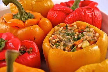 Vegetarische Gerichte, Paprika, gefüllt mit Reis und Gemüse